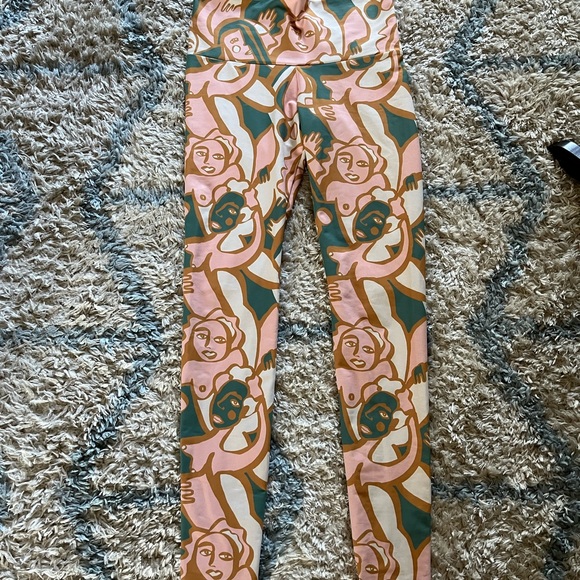 DAZEY LA (Anthropologie)~ “We Are One” Leggings - Picture 3 of 6